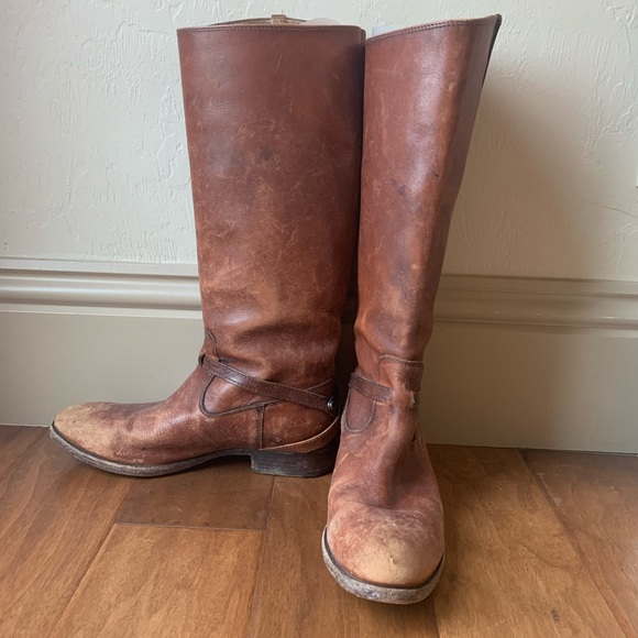 AUTHENTIC FRYE DISTRESSED BOOTS - Picture 4 of 7